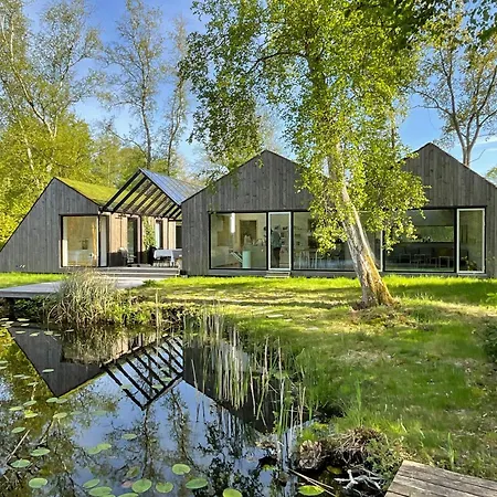 Architect-designed House Close To Hornbaek بيت للعطل